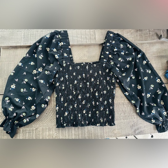 Vero Moda Black Floral Ellie Smocked Cropped Top with Long Puff Sleeves NWT - Picture 11 of 11